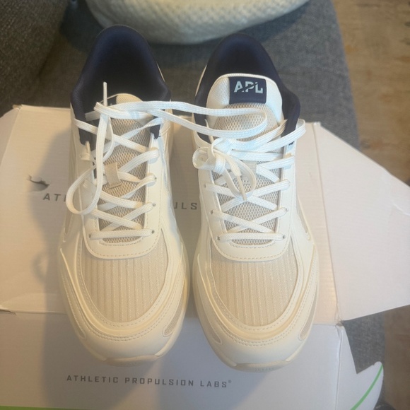 Athletic Propulsion Labs Shoes - APL Women’s joggers (W9.5)